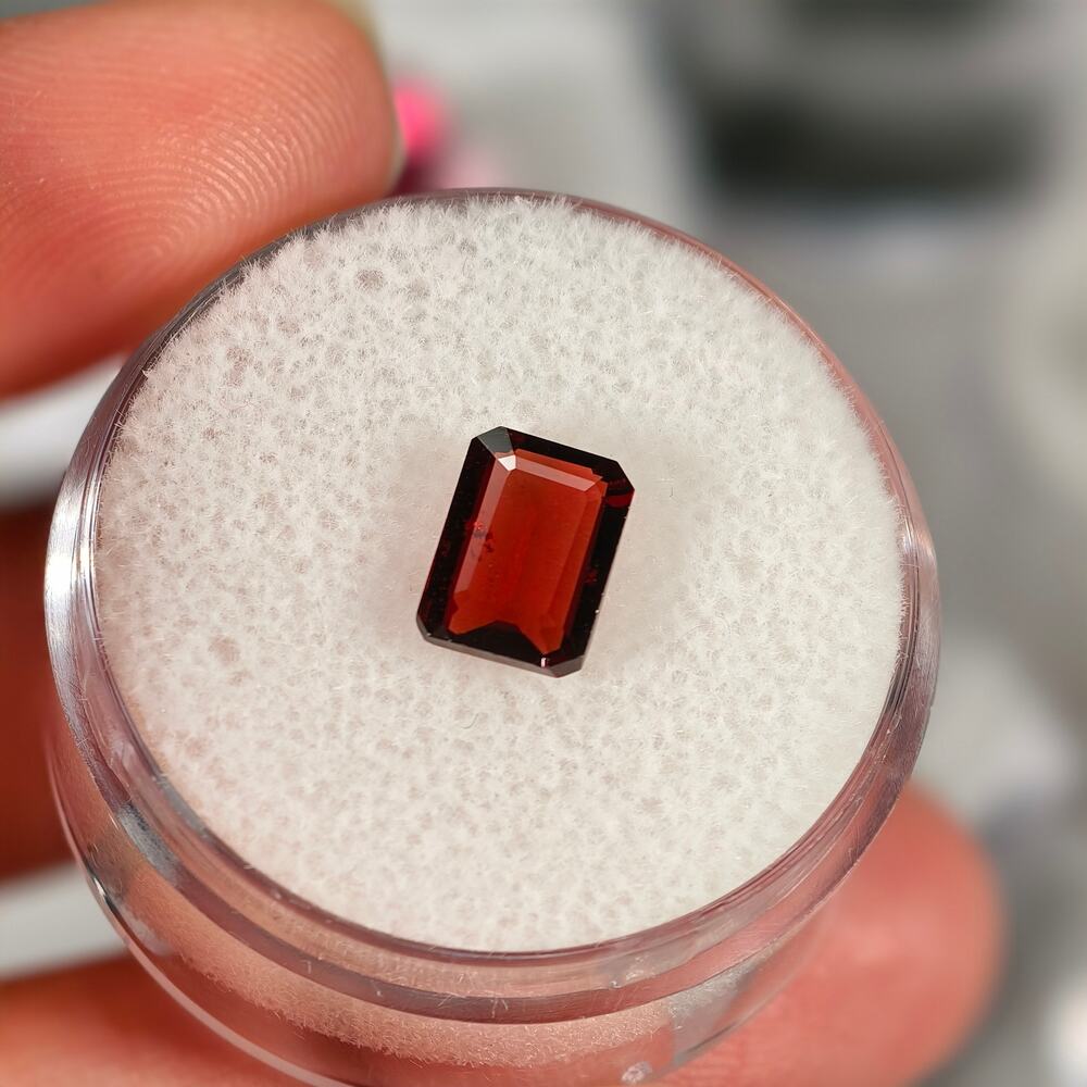 1.55ct Garnet Rectangle Cut Gemstone